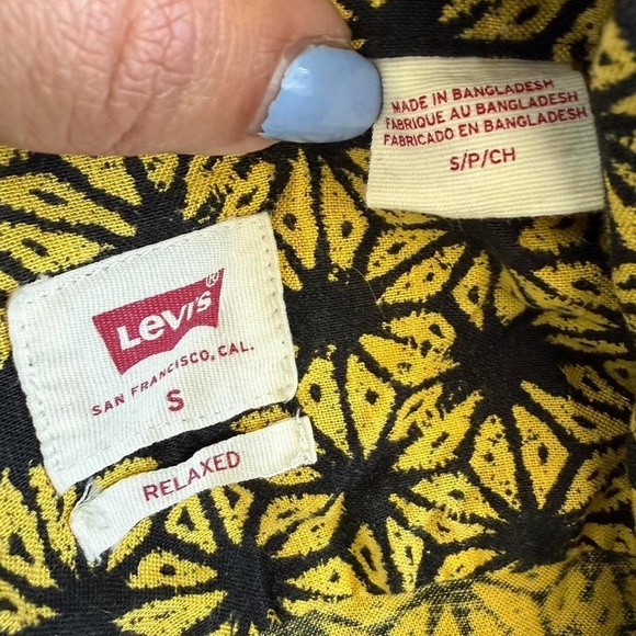Levi’s Cubano Patterned Lightweight Button-Down Shirt - Picture 4 of 6